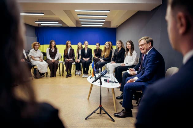 Johann Wadephul (CDU), Bundesaussenminister, besucht die Karasin Universitaet, aufgenommen bei einem Treffen mit Studentinnen und Studenten in den unterirdischen Raeumlichkeiten der Universitaet. Charkiw, 23.08.2026. Fotografiert im Auftrag des Auswaertigen Amtes Charkiw Ukraine *** Johann Wadephul (CDU), Federal Minister of Foreign Affairs, visits Karasin University; photographed during a meeting with students in the underground facilities of Kharkiv University, August 23, 2026. Photographed on behalf of the Federal Foreign Office, Kharkiv, Ukraine Copyright: xThomasxTrutschel AAx