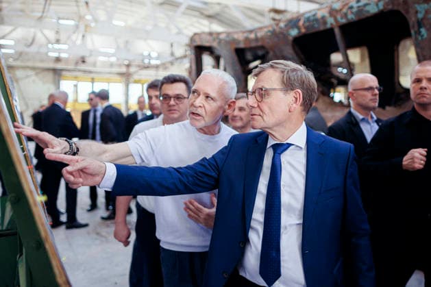 Johann Wadephul (CDU), Bundesaussenminister, besucht ein zerstoertes U-Bahn Depot der Stadt Charkiw mit dem Buergermeister von Charkiw, Ihor Terechow. Charkiw, 23.08.2026. Fotografiert im Auftrag des Auswaertigen Amtes Charkiw Ukraine *** Johann Wadephul (CDU), Federal Minister of Foreign Affairs, visits a destroyed subway depot in the city of Kharkiv with the mayor of Kharkiv, Ihor Terechov. Kharkiv, August 23, 2026. Photographed on behalf of the Federal Foreign Office. Kharkiv, Ukraine Copyright: xThomasxTrutschel AAx