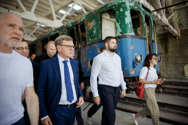 Johann Wadephul (CDU), Bundesaussenminister, besucht ein zerstoertes U-Bahn Depot der Stadt Charkiw mit dem Buergermeister von Charkiw, Ihor Terechow. Charkiw, 23.08.2026. Fotografiert im Auftrag des Auswaertigen Amtes Charkiw Ukraine *** Johann Wadephul (CDU), Federal Minister of Foreign Affairs, visits a destroyed subway depot in the city of Kharkiv with the mayor of Kharkiv, Ihor Terechov. Kharkiv, August 23, 2026. Photographed on behalf of the Federal Foreign Office. Kharkiv, Ukraine Copyright: xThomasxTrutschel AAx