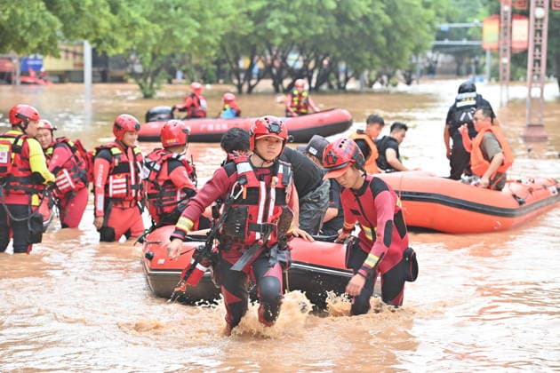 (260823) -- NINGMING, Aug. 23, 2026 -- Rescuers transfer stranded residents in Ningming County, south China s Guangxi Zhuang Autonomous Region, Aug. 23, 2026. For days, Ningming County has been battered by typhoon-triggered heavy rainfall. Response forces have pooled their efforts to urgently evacuate stranded residents. ) CHINA-GUANGXI-TYPHOON-STRANDED RESIDENTS-TRANSFER (CN) ZhouxHua 