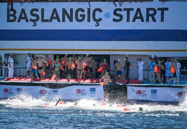 (260823) -- ISTANBUL, Aug. 23, 2026 -- Swimmers start during the 38th Bosphorus Cross-Continental Swimming Race in Istanbul, T¨¹rkiye, Aug. 23, 2026. ) (SP)T?RKIYE-ISTANBUL-BOSPHORUS CROSS-CONTINENTAL SWIMMING RACE LiuxLei 
