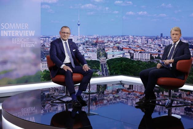 Tino Chrupalla, Vorsitzender der AfD, Moderator Markus Preiß, Deutschland, Berlin, ARD-Sommerinterview mit Tino Chrupalla, Vorsitzender der AfD, 23.08.2026 *** Tino Chrupalla, Chair of the AfD; Host Markus Preiß; Germany, Berlin; ARD Summer Interview with Tino Chrupalla, Chair of the AfD; August 23, 2026