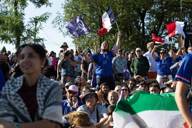 Jean Luc Melenchon Meeting during the LFI Amfis - Chateauneuf-sur-Isere People hold French and LFI flags as they attend LFI Jean Luc Melenchon meeting during the Amfis party Summer Conferences Universites d ete (Summer Gathering) of the LFI party in Chateauneuf-sur-Isere, southeastern France on August 23, 2026. Photo by Raphael Lafargue ABACAPRESS.COM Chateauneuf-sur-Isere France  Copyright: xLafarguexRaphael ABACAx