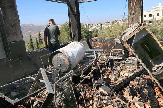Palestinian-Israeli conflicts in Nablus, Palestine - 23 Aug 2026 Palestinian inspects a house that was set on fire following an attack by a group of Jewish settlers in the village of Osarin, south of Nablus in the West Bank. The settlers attacked homes, torched a Palestinian car in the early morning hours, and wrote Hebrew slogans on the walls calling for revenge against Palestinians. Nablus Palestine Copyright: xNasserxishatyehx xSOPAxImagesx Nishtayeh153