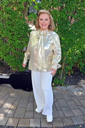 ZDF - Fernsehgarten. Moderatorin Marijke Amado während der ZDF - Unterhaltungsshow Fernsehgarten am 23.08.2026 in Mainz. Weihnachten im Fernsehgarten. 20260823MWI140749 *** ZDF Fernsehgarten host Marijke Amado during the ZDF entertainment show Fernsehgarten on August 23, 2026, in Mainz; Christmas at the Fernsehgarten 20260823MWI140749