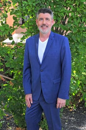 ZDF - Fernsehgarten. Tenor Paul Reeves während der ZDF - Unterhaltungsshow Fernsehgarten am 23.08.2026 in Mainz. Weihnachten im Fernsehgarten. 20260823MWI140759 *** ZDF Fernsehgarten : Tenor Paul Reeves during the ZDF entertainment show Fernsehgarten on August 23, 2026, in Mainz. Christmas at the Fernsehgarten 20260823MWI140759