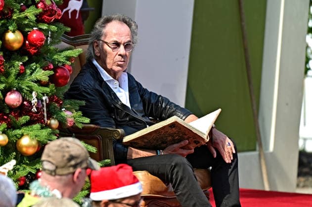 ZDF - Fernsehgarten. Moderator Hugo Egon Balder während der ZDF - Unterhaltungsshow Fernsehgarten am 23.08.2026 in Mainz. Weihnachten im Fernsehgarten. 20260823MWI141115 *** ZDF Fernsehgarten host Hugo Egon Balder during the ZDF entertainment show Fernsehgarten on August 23, 2026, in Mainz; Christmas at the Fernsehgarten 20260823MWI141115