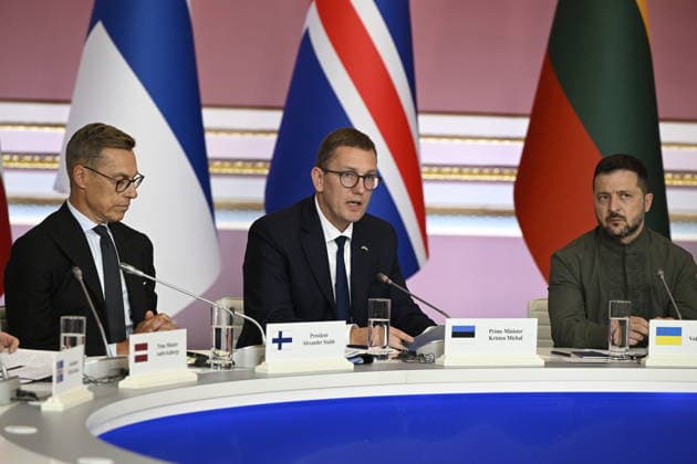 LKS 20260823 Finland s President Alexander Stubb (L), Estonia s Prime Minister Kristen Michal and President of Ukraine Volodymyr Zelensky during the Open Session of the Ukraine-Nordic-Baltic Summit in Kyiv, Ukraine on August 23, 2026. - ANTTI AIMO-KOIVISTO Kiova Ukraina  Copyright: xAnttixAimo-Koivistox qhc7jm8_uL0