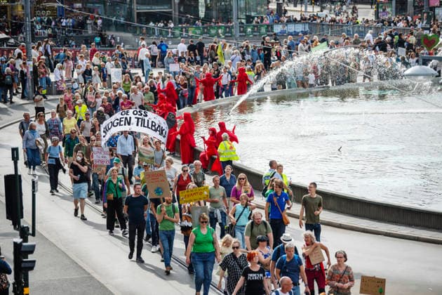 Tens of thousands of climate activists and protesters march through central Stockholm when the Swedish Society for Nature Conservation, together with Rebel Moms, Rebel Dads and Researchers Desk, organize a large climate demonstration in Stockholm, Sweden on august 23, 2026. STOCKHOLM SWEDEN x12038x *** Tens of thousands of climate activists and protesters march through central Stockholm as the Swedish Society for Nature Conservation, together with Rebel Moms, Rebel Dads, and Researchers Desk, organize a large climate demonstration in Stockholm, Sweden, on August 23, 2026. STOCKHOLM, SWEDEN x12038x  Copyright: xNicklasxThegerströmx xTTx CLIMATE DEMONSTRATION STOCKHOLM oLP5jgPym1w