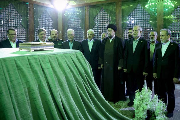 Iranian President Masoud Pezeshkian TEHRAN, IRAQ - AUGUST 23: (----EDITORIAL USE ONLY – MANDATORY CREDIT - IRANIAN PRESIDENCY HANDOUT - NO MARKETING NO ADVERTISING CAMPAIGNS - DISTRIBUTED AS A SERVICE TO CLIENTS----) Iranian President Masoud Pezeshkian attends an event to mark the first day of the Government Week at the mausoleum of Ayatollah Ruhollah Khomeini, the founder of the Islamic Republic of Iran, in Tehran, Iran on August 23, 2026. Iranian Presidency Anadolu Tehran Iran. Editorial use only. Please get in touch for any other usage.  Copyright: x2026xAnadoluxIranianxPresidencyx