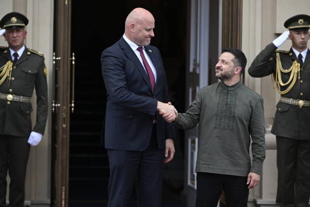 President of Ukraine Volodymyr Zelensky and Latvia s Prime Minister Andris Kulbergs (L) during the Official welcoming ceremony of the Ukraine-Nordic-Baltic Summit in Kyiv, Ukraine on August 23, 2026. - ANTTI AIMO-KOIVISTO Kiova Ukraina  Copyright: xAnttixAimo-Koivistox 9UXQtsOGZYU