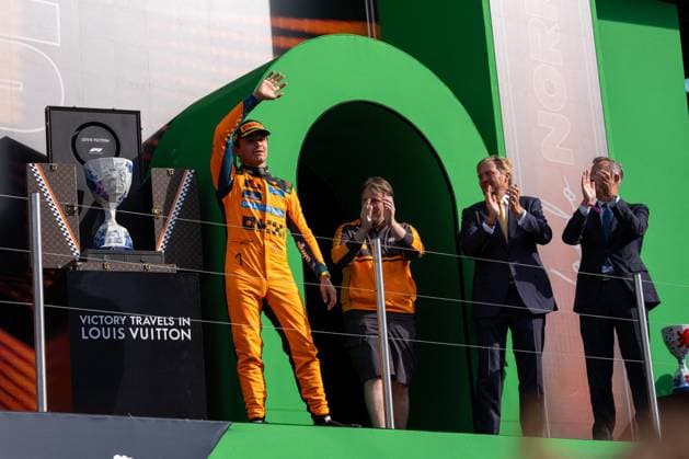 F1 Dutch Grand Prix - King Willem-Alexander Celebrates Lando Norris McLaren driver Lando Norris is applauded by King Willem-Alexander of the Netherlands after the Formula 1 Heineken Dutch Grand Prix 2026 at Circuit Zandvoort in Zandvoort, Netherlands on August 23, 2026. Photo by Kay Int Veen NL Beeld Bruno Press ABACAPRESS.COM  Copyright: xBrunoxPress ABACAx