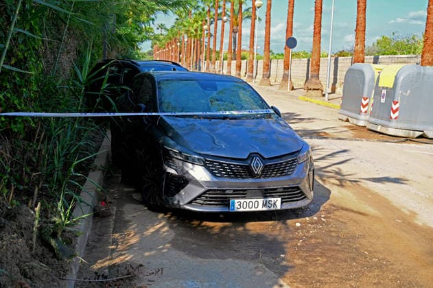 Damage after the storm in Tarragona - 23 Aug 2026 Two cars swept away by the water are left stopped and flooded on a street in Roda de Bera in Tarragona Following the storm in Tarragona, several cars and streets with damage are the result of the heavy downpour that fell on Friday, August 21st. Roda de Berà Spain Copyright: xRamonxCostax xSOPAxImagesx DamageafterthestorminTarragona_ RamonCosta_ RodadeBera_ August_ 23_2026 (5)