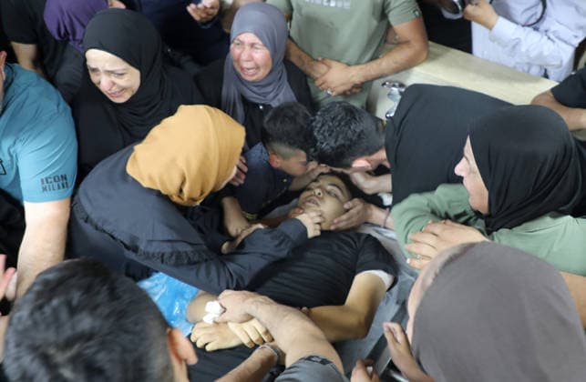 Palestinian-Israeli conflict in Nablus, Palestine - 23 Aug 2026 (EDITOR S NOTE; Images depict death) Relatives and friends of a 14-year-old Palestinian boy, Islam Ajouri weep over his body at the morgue of Rafidia Hospital. Ajouri was killed during an Israeli military operation in the Askar refugee camp. Israeli forces raided Palestinian shops and homes. A Palestinian medical source reported that a 15-year-old boy was killed by Israeli fire and two others were wounded during stone-throwing clashes in the Askar refugee camp. Nablus Palestine Copyright: xNasserxishatyehx xSOPAxImagesx Nishtayeh189