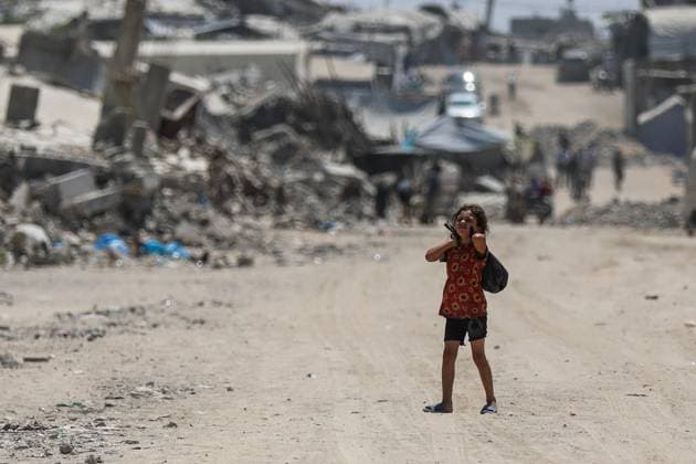 August 24, 2026, Jabalia, Palestine, State of: JABALIA REFUGEE CAMP, NORTHERN GAZA STRIP, PALESTINE, AUGUST 23, 2026: Palestinians live amid the rubble of destroyed homes and extensive damage in Jabalia refugee camp in the northern Gaza Strip, facing difficult living conditions as they seek safety and basic necessities. Jabalia Palestine, State of  - ZUMAq101 20260824_zna_q101_002 Copyright: xRamzixAbuxAmerx