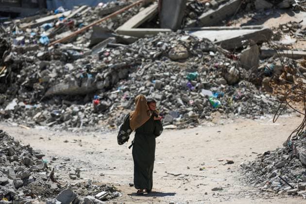 August 24, 2026, Jabalia, Palestine, State of: JABALIA REFUGEE CAMP, NORTHERN GAZA STRIP, PALESTINE, AUGUST 23, 2026: Palestinians live amid the rubble of destroyed homes and extensive damage in Jabalia refugee camp in the northern Gaza Strip, facing difficult living conditions as they seek safety and basic necessities. Jabalia Palestine, State of  - ZUMAq101 20260824_zna_q101_005 Copyright: xRamzixAbuxAmerx
