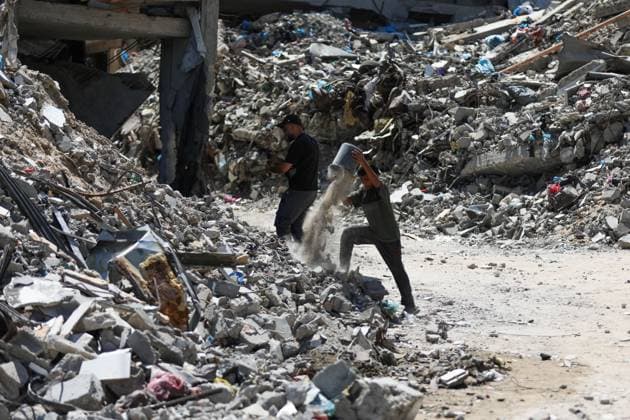 August 24, 2026, Jabalia, Palestine, State of: JABALIA REFUGEE CAMP, NORTHERN GAZA STRIP, PALESTINE, AUGUST 23, 2026: Palestinians live amid the rubble of destroyed homes and extensive damage in Jabalia refugee camp in the northern Gaza Strip, facing difficult living conditions as they seek safety and basic necessities. Jabalia Palestine, State of  - ZUMAq101 20260824_zna_q101_010 Copyright: xRamzixAbuxAmerx