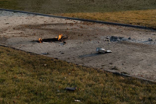 Russian attack on Kramatorsk on Ukrainian Flag Day KRAMATORSK, UKRAINE - AUGUST 23: Debris from a Russian drone burns after exploding in an attack on the Ukrainian flag on the Ukrainian Flag Day at Yuvileiny Park in Kramatorsk, Ukraine, on August 23, 2026. Francisco Richart Anadolu Kramatorsk Ukraine. Editorial use only. Please get in touch for any other usage.  Copyright: x2026xAnadoluxFranciscoxRichartx