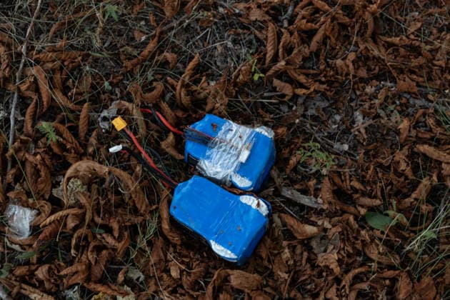 Russian attack on Kramatorsk on Ukrainian Flag Day KRAMATORSK, UKRAINE - AUGUST 23: Two Russian drone batteries lie on the ground after an attack on the Ukrainian flag on the Ukrainian Flag Day at Yuvileiny Park in Kramatorsk, Ukraine, on August 23, 2026. Francisco Richart Anadolu Kramatorsk Ukraine. Editorial use only. Please get in touch for any other usage.  Copyright: x2026xAnadoluxFranciscoxRichartx