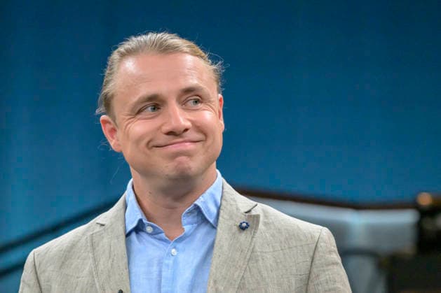 im Bild v.l.: Christian Stecker, Politikwissenschaftler, Technische Universität Darmstadt, GER, Berlin, Studio, zu Gast bei - Caren Miosga, Polittalk, TV, Format, Aufzeichnung, aufgezeichnet, Das Erste, aus Adlershof - am Studio 20, Thema: Ist die Brandmauer noch zu halten? (Im Bezug auf - Die AfD und die Landtagswahl in Sachsen-Anhalt.) 23.08.2026, *** In the photo, from left: Christian Stecker, political scientist, Technical University of Darmstadt, GER, Berlin, studio, guest on Caren Miosga’s Polittalk, TV, program, recording, pre-recorded, Das Erste, from Studio 20 in Adlershof, topic: Can the Firewall Still Hold? regarding the AfD and the state election in Saxony-Anhalt on August 23, 2026, Copyright: HMBxMedia UwexKoch