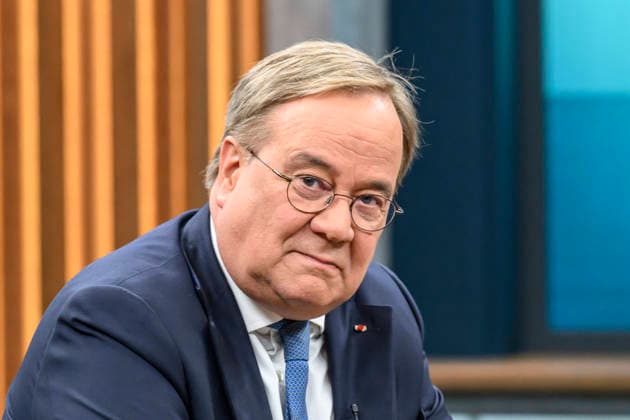 im Bild v.l.: Armin Laschet, CDU-Bundestagsabgeordneter und ehemaliger CDU-Vorsitzender, GER, Berlin, Studio, zu Gast bei - Caren Miosga, Polittalk, TV, Format, Aufzeichnung, aufgezeichnet, Das Erste, aus Adlershof - am Studio 20, Thema: Ist die Brandmauer noch zu halten? (Im Bezug auf - Die AfD und die Landtagswahl in Sachsen-Anhalt.) 23.08.2026, *** In the photo, from left: Armin Laschet, CDU member of the Bundestag and former CDU chairman, GER, Berlin, studio, guest on Caren Miosga’s show, political talk show, TV, program, recording, pre-recorded, Das Erste, from Studio 20 in Adlershof, topic: Can the firewall still be maintained? regarding the AfD and the state election in Saxony-Anhalt on August 23, 2026, Copyright: HMBxMedia UwexKoch