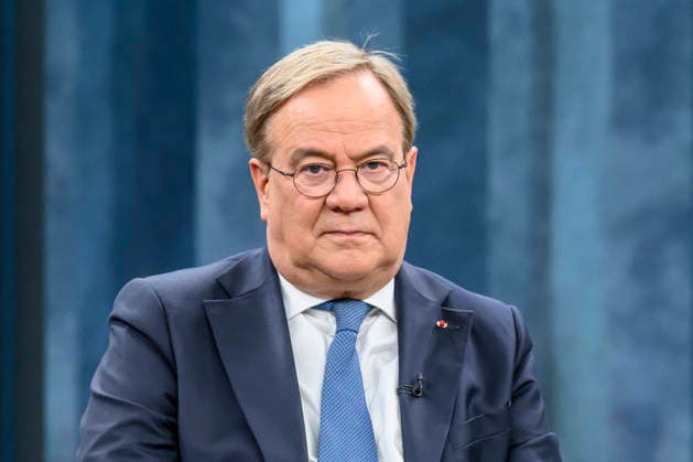 im Bild v.l.: Armin Laschet, CDU-Bundestagsabgeordneter und ehemaliger CDU-Vorsitzender, GER, Berlin, Studio, zu Gast bei - Caren Miosga, Polittalk, TV, Format, Aufzeichnung, aufgezeichnet, Das Erste, aus Adlershof - am Studio 20, Thema: Ist die Brandmauer noch zu halten? (Im Bezug auf - Die AfD und die Landtagswahl in Sachsen-Anhalt.) 23.08.2026, *** In the photo, from left: Armin Laschet, CDU member of the Bundestag and former CDU chairman, GER, Berlin, studio, guest on Caren Miosga’s show, political talk show, TV, program, recording, pre-recorded, Das Erste, from Studio 20 in Adlershof, topic: Can the firewall still be maintained? regarding the AfD and the state election in Saxony-Anhalt on August 23, 2026, Copyright: HMBxMedia UwexKoch