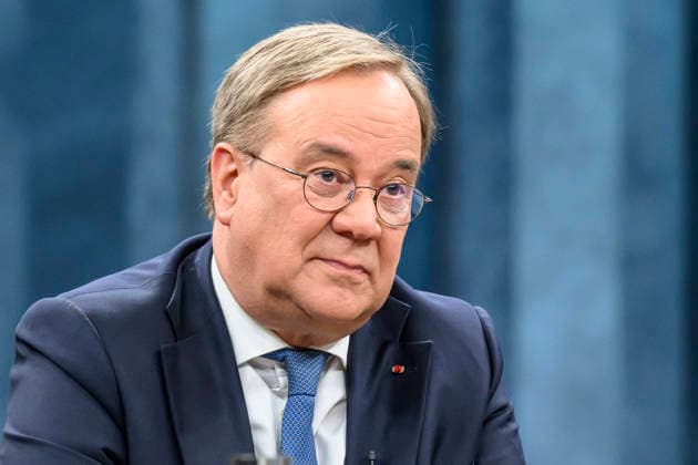 im Bild v.l.: Armin Laschet, CDU-Bundestagsabgeordneter und ehemaliger CDU-Vorsitzender, GER, Berlin, Studio, zu Gast bei - Caren Miosga, Polittalk, TV, Format, Aufzeichnung, aufgezeichnet, Das Erste, aus Adlershof - am Studio 20, Thema: Ist die Brandmauer noch zu halten? (Im Bezug auf - Die AfD und die Landtagswahl in Sachsen-Anhalt.) 23.08.2026, *** In the photo, from left: Armin Laschet, CDU Member of the Bundestag and former CDU chairman, GER, Berlin, studio, appearing as a guest on Caren Miosga’s political talk show, TV, program, recording, pre-recorded, Das Erste, from Studio 20 in Adlershof, topic: Can the firewall still be maintained? regarding the AfD and the state election in Saxony-Anhalt on August 23, 2026, Copyright: HMBxMedia UwexKoch