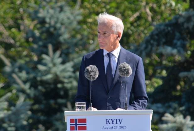 Prime Minister of Norway Jonas Gahr Store participates in the State Flag raising ceremony at the National Museum of the History of Ukraine in the Second World War Memorial Complex on National Flag Day, Kyiv, Ukraine, August 23, 2026. (Photo by Yevhen Kotenko Ukrinform) Raising of State Flag of Ukraine in Kyiv  Copyright: xYevhenxKotenkox