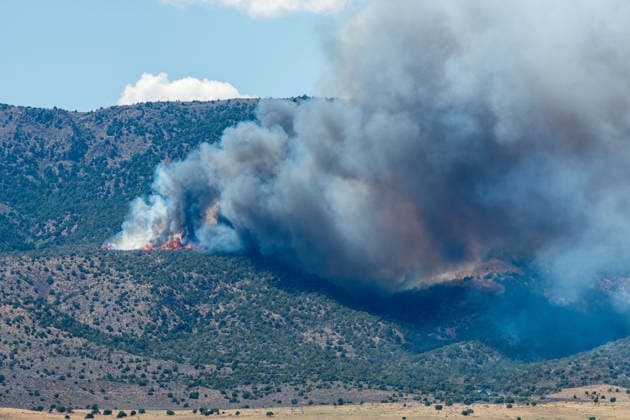 August 23, 2026, Elberta, Utah, USA: Smoke and flames are visible on a hillside as the Big Mountain Fire burns southwest of Elberta, Utah, United States, on August 23, 2026. State and local air and ground resources were deployed to fight the wildland fire, which rapidly reached an estimated 30 acres with zero containment. Elberta USA  - ZUMAm292 20260823_znp_m292_035 Copyright: xCharlesxMcClintockxWilsonx
