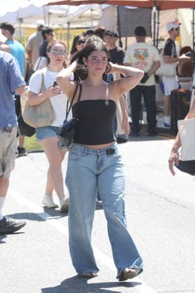 Celebrities shopping at the Farmers Market Featuring: Charli D Amelio Where: Studio City, California, United States When: 23 Aug 2026 Credit: H2Y INSTARimages EDITORIAL USE ONLY. NOT FOR USE BY NEWSPAPERS BASED IN THE UK. Copyright: xx instar55939943