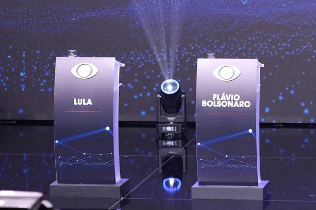 Band hosts the first presidential debate without Lula and Flavio Bolsonaro. Sao Paulo, SP. 08 23 2026 - Presidential Debate - Empty podiums with the absence of the president and candidate for re-election, Luiz Inacio Lula da Silva (PT) and Flavio Bolsonaro (PL) during the presidential election debate promoted by TV Bandeirantes, at the station s headquarters, in the southern zone of Sao Paulo, this Sunday, August 23, 2026.(Foto: Marina Uezima Brazil Photo Press Brazil Photo Press) INTERNATIONAL Sao Paulo Sao Paulo Brasil Copyright: xMarinaxUezimax