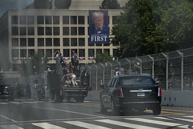 President Trump attends inaugural Freedom 250 Grand Prix in Washington, DC WASHINGTON, D.C., UNITED STATES - AUGUST 23: U.S. President Donald Trump and first lady Melania Trump ride in The Beast on the track during the NTT INDYCAR Series in Washington, DC, on August 23, 2026. President Trump established the Freedom 250 Grand Prix weekend as part of the yearlong celebration marking the 250th anniversary of the United States. Mehmet Eser Anadolu Washington United States. Editorial use only. Please get in touch for any other usage.  Copyright: x2026xAnadoluxMehmetxEserx