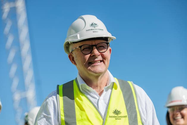 ANTHONY ALBANESE PRESSER, Prime Minister Anthony Albanese is seen during a visit to BAE Systems Australia in Perth, Monday, August 24, 2026. ( NO ARCHIVING  Copyright: xRICHARDxWAINWRIGHTx 20260824144149847940