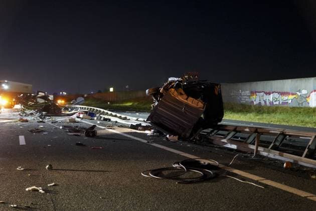 WEZEP - Wreckage on the A28 near Wezep (Gelderland) where multiple people were injured in an accident involving a coach and a delivery van. There were reportedly more than fifty people on board the bus. PERSBUREAU HEITINK ANP netherlands out - belgium out  Copyright: xx x566165495x originalFilename: 566165495.jpg