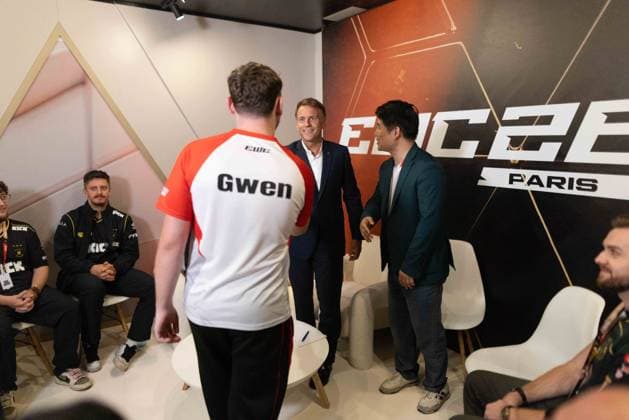 French President Emmanuel Macron (2nd from right) speaks with All Gamers Global’s French Trackmania player Alexandre Binkss Touche L and All Gamers Global’s French Trackmania player and EWC 26 champion Gwendal Gwen Duparc during the closing ceremony of the Esports World Cup at the Grand Palais in Paris, on August 23, 2026. Raphael Lafargue, Pool Bestimage, Paris, France  Copyright: xRaphaelxLafarguex xPoolx xBestimagexRaphaelxLafarguex xPoolx xBestimagex