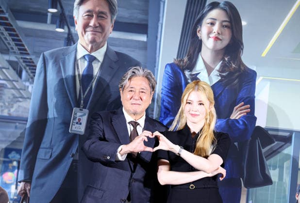 S. Korean actress Han So-hee and actor Choi Min-sik S. Korean actress Han So-hee and actor Choi Min-sik South Korean actress Han So-hee and actor Choi Min-sik, who star in the new movie The Intern, pose for a photo during a publicity event in Seoul on Aug. 24, 2026, to promote the movie, set to hit local screens in South Korea on Sept. 16. (Yonhap) 2026-08-24 14:22:36 < 1980-2026 YONHAPNEWS AGENCY. .> ¼­¿ïÆ¯º°½Ã EDITORIAL USE ONLY  Copyright: xx PYH2026082410660034400 YonhapxNewsx yonphotos255883