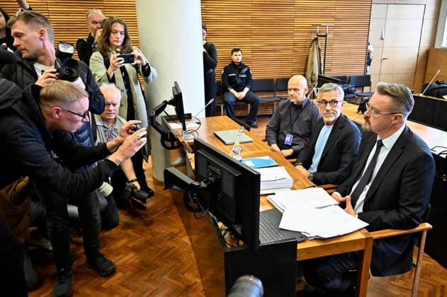LKS 20260824 Norwegian veterinarian Rolf Nordmo (C by the table) ahead of his trial, next to lawyer Ville Luoto (R) at the Court of Appeal in Helsinki, Finland, on August 24, 2026. Western Uusimaa District Court found Nordmo guilty of murdering his ex, former ice hockey player Janne Puhakka in April 2025. - RONI REKOMAA Helsinki Finland  Copyright: xRonixRekomaax KpNQyvYr9gQ