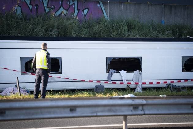 WEZEP - Emergency services on the A28 near Wezep (Gelderland) where multiple people were injured in an accident involving a coach and a delivery van. There were reportedly more than fifty people on board the bus. JEROEN JUMELET ANP netherlands out - belgium out  Copyright: xx x566168845x originalFilename: 566168845.jpg