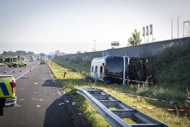 WEZEP - Emergency services on the A28 near Wezep (Gelderland) where multiple people were injured in an accident involving a coach and a delivery van. There were reportedly more than fifty people on board the bus. JEROEN JUMELET ANP netherlands out - belgium out  Copyright: xx x566169098x originalFilename: 566169098.jpg