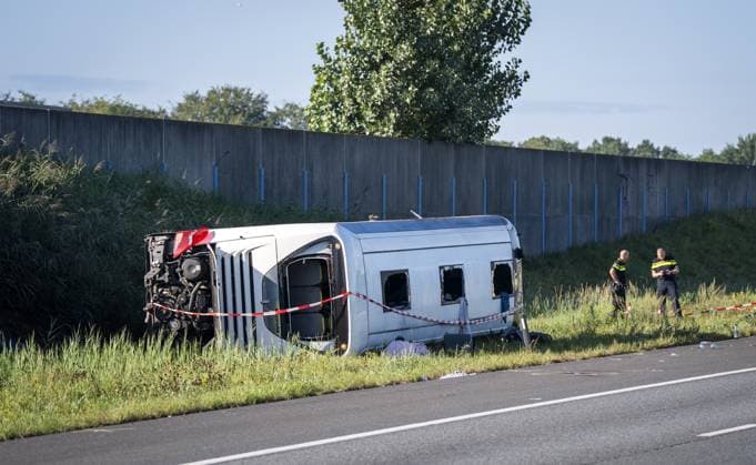 WEZEP - Emergency services on the A28 near Wezep (Gelderland) where multiple people were injured in an accident involving a coach and a delivery van. There were reportedly more than fifty people on board the bus. JEROEN JUMELET ANP netherlands out - belgium out  Copyright: xx x566172810x originalFilename: 566172810.jpg