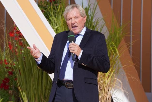 Bei IWS naht das Ende. Volles HAus bei der 11. Staffel der beliebten Unterhaltungsshow. Noch zweimal darf der Moderator seine Gaest begruessen. Bernhard Brink - Immer wieder sonntags Bei IWS naht das Ende. Volles HAus bei der 11. Staffel der beliebten Unterhaltungsshow. Noch zweimal darf der Moderator seine Gaest begruessen. Deutschland, Rust , Europapark, 23.08.2026 *** The End Is Nearing at IWS: Full House for Season 11 of the Popular Entertainment Show; The Host, Bernhard Brink, Will Welcome His Guests Two More Times; Every Sunday; The End Is Nearing at IWS: Full House for Season 11 of the Popular Entertainment Show; The Host Will Welcome His Guests Two More Times the host to welcome his guests Germany, Rust, Europapark, August 23, 20 SP_GHR