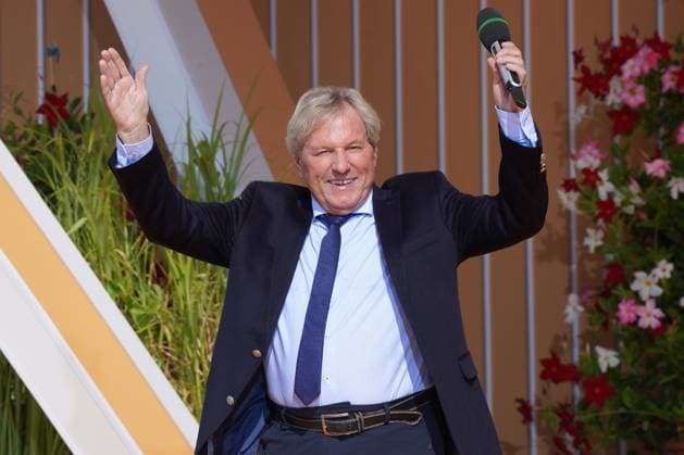 Bei IWS naht das Ende. Volles HAus bei der 11. Staffel der beliebten Unterhaltungsshow. Noch zweimal darf der Moderator seine Gaest begruessen. Bernhard Brink - Immer wieder sonntags Bei IWS naht das Ende. Volles HAus bei der 11. Staffel der beliebten Unterhaltungsshow. Noch zweimal darf der Moderator seine Gaest begruessen. Deutschland, Rust , Europapark, 23.08.2026 *** The End Is Nearing at IWS: Full House for Season 11 of the Popular Entertainment Show; The Host, Bernhard Brink, Will Welcome His Guests Two More Times; Every Sunday; The End Is Nearing at IWS: Full House for Season 11 of the Popular Entertainment Show; The Host Will Welcome His Guests Two More Times the host to welcome his guests Germany, Rust, Europapark, August 23, 20 SP_GHR