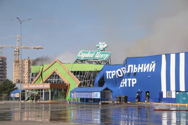 Five injured in Russian strikes on warehouse facilities in Ukraine s Odesa ODESA, UKRAINE - AUGUST 24: Firefighters work at a damaged warehouse facility following a Russian strike in the Odesa, Ukraine, on August 24, 2026. According to local authorities, five people were injured in strikes targeting warehouse facilities, with three hospitalized in moderate condition. Emergency crews continue to clear the aftermath of the attack at the affected sites. Arthur Shvits Anadolu Odessa Ukraine. Editorial use only. Please get in touch for any other usage.  Copyright: x2026xAnadoluxArthurxShvitsx