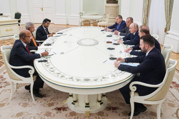 RUSSIA, MOSCOW - AUGUST 24, 2026: India s Minister of External Affairs Subrahmanyam Jaishankar (L midground) and Russia s President Vladimir Putin (R midground) talk during a meeting in the Kremlin Moscow Russia  - ZUMAt113 20260824_zaa_t113_079 Copyright: xSergeixKarpukhinx