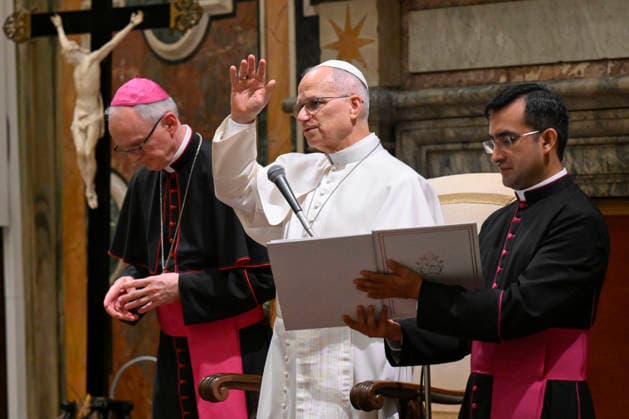 VATICAN - POPE LEO XIV RECEIVES IN PRIVATE AUDIECE DELEGATION OF THE MILITARY ORDINARIATE FOR PORTUGAL MEMEBERS OF THE MARSODETO FOUNDATION AT THE VATICAN- 2026 8 24 Italy , Roma , Vatican, 2026 8 24 Pope Leo XIV receives in private audience Members of the Marsodeto Foundation at the Vatican EDITORIAL USE ONLY - NO BOOKS Copyright: xVATICANxMEDIAx