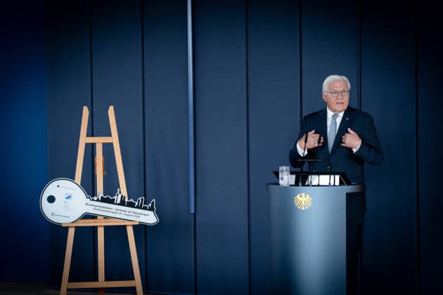 Schlüsselübergabe, temporärer Amtssitz, Bundespräsident, Frank-Walter Steinmeier Berlin, Amtssitz am Spreebogen, Ansprache, Schlüsselübergabe, temporärer Amtssitz, Bundespräsident, Frank-Walter Steinmeier Berlin Berlin GER *** Key handover, temporary official residence, Federal President, Frank-Walter Steinmeier, Berlin, official residence at the Spreebogen, speech, key handover, temporary official residence, Federal President, Frank-Walter Steinmeier, Berlin, Berlin, GER
