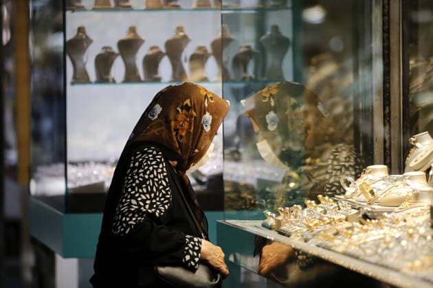 Daily life continues in Tehran as tensions between Iran and the US persist TEHRAN, IRAN - AUGUST 24: (RESTRICTIONS: NO Access Israel Media Persian Language TV Stations Outside Iran Strictly No Access BBC Persian VOA Persian Manoto TV Iran International TV) A woman looks at the display window of a jewelry store as daily life continues amid persistent tensions between Iran and the United States in the Iranian capital Tehran, on August 24, 2026. US President Donald Trump said he had announced an unprecedented economic D-Day operation targeting Iran and threatened countries supporting the Tehran administration with severe economic consequences. Fatemeh Bahrami Anadolu Tehran Iran. Editorial use only. Please get in touch for any other usage.  Copyright: x2026xAnadoluxFatemehxBahramix