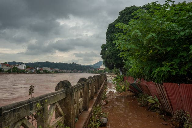 Typhoon Narra floods Lang Son, Vietnam LANG SON, VIETNAM - AUGUST 24: Floodwaters are seen along a riverbank following heavy rains in Lang Son, Vietnam, on August 24, 2026. Heavy rains associated with Typhoon No. 4 caused flooding that affected homes, roads and businesses across the province. Magdalena Chodownik Anadolu Lang Son Viet Nam. Editorial use only. Please get in touch for any other usage.  Copyright: x2026xAnadoluxMagdalenaxChodownikx