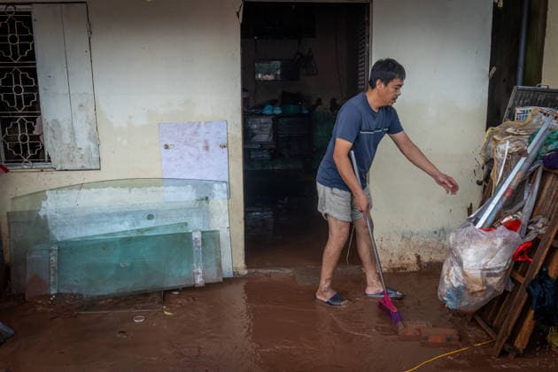 Typhoon Narra floods Lang Son, Vietnam LANG SON, VIETNAM - AUGUST 24: A resident clears mud and debris from his home following flooding in Lang Son, Vietnam, on August 24, 2026. Heavy rains associated with Typhoon No. 4 caused flooding that affected homes, roads and businesses across the province. Magdalena Chodownik Anadolu Lang Son Viet Nam. Editorial use only. Please get in touch for any other usage.  Copyright: x2026xAnadoluxMagdalenaxChodownikx