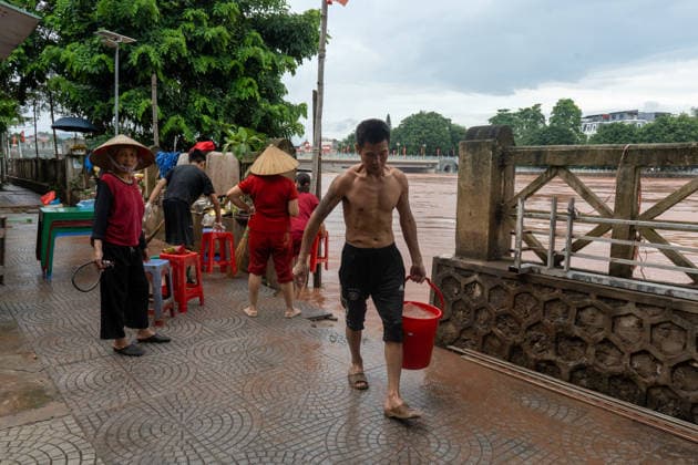 Typhoon Narra floods Lang Son, Vietnam LANG SON, VIETNAM - AUGUST 24: Residents carry out cleanup operations along a riverbank following flooding in Lang Son, Vietnam, on August 24, 2026. The flooding, caused by heavy rains associated with Typhoon No. 4, has affected homes, roads and businesses across the province. Magdalena Chodownik Anadolu Lang Son Viet Nam. Editorial use only. Please get in touch for any other usage.  Copyright: x2026xAnadoluxMagdalenaxChodownikx